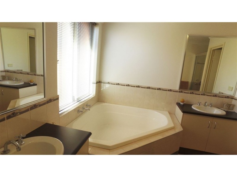 38 Swan Avenue, Millbridge WA 6232