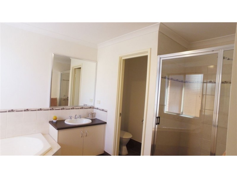 38 Swan Avenue, Millbridge WA 6232