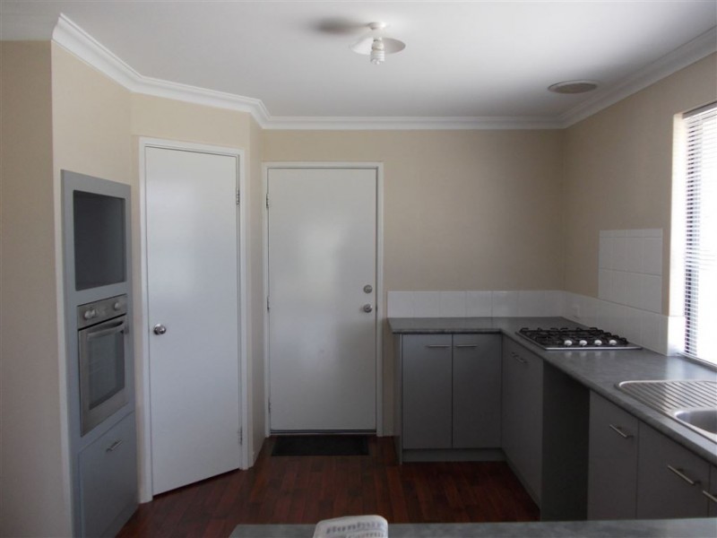 16 Heatherglen Rd, Australind WA 6233