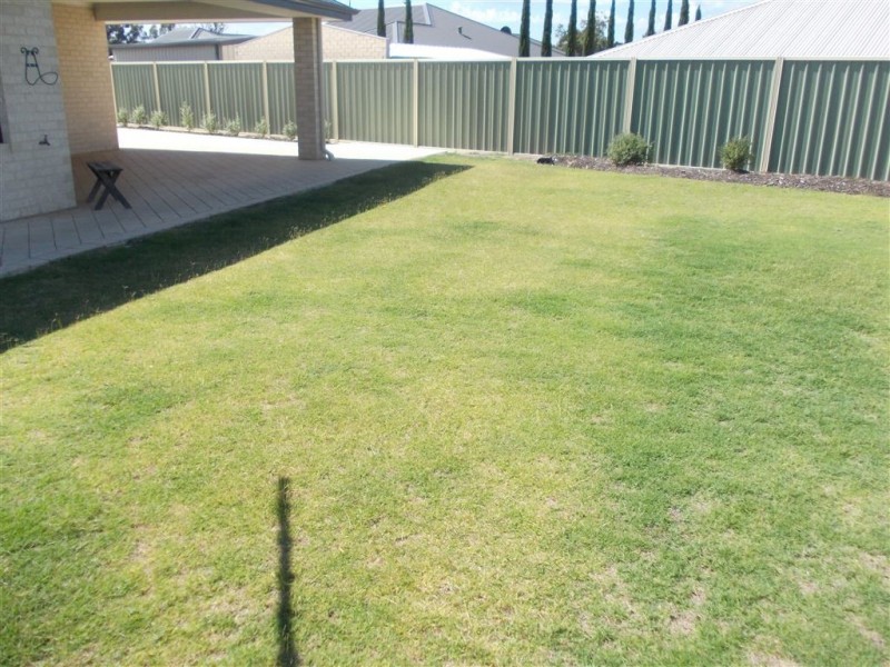 16 Heatherglen Rd, Australind WA 6233