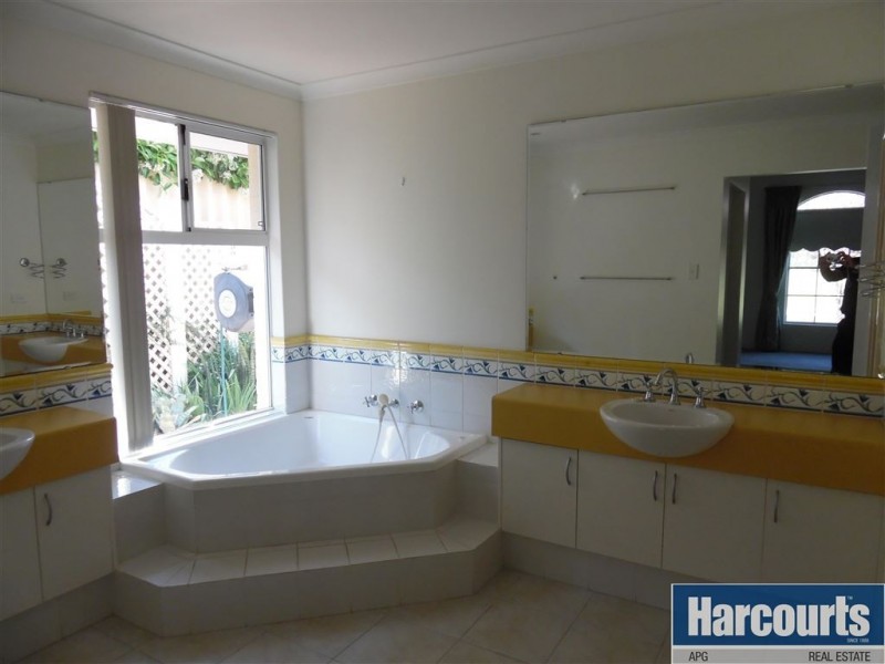 10 Wonil Crescent, Dalyellup WA 6230