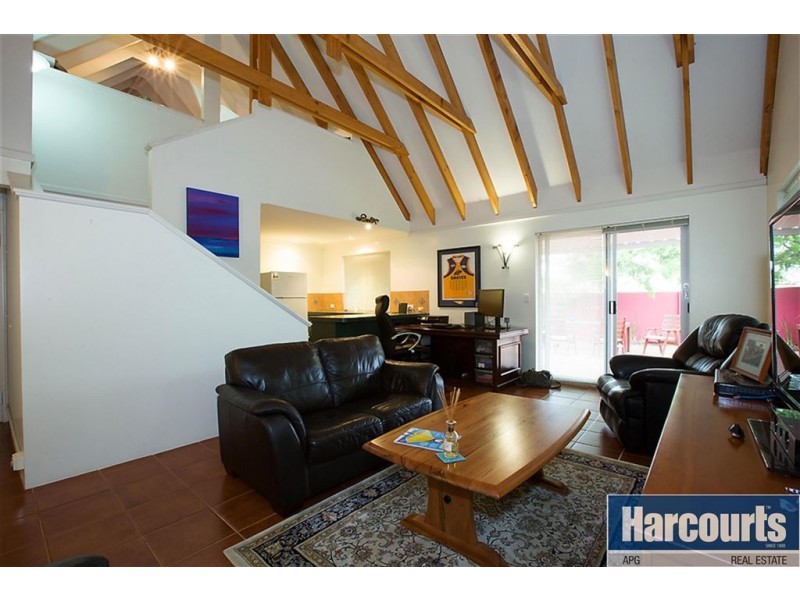 3 Hertford Elbow, College Grove WA 6230