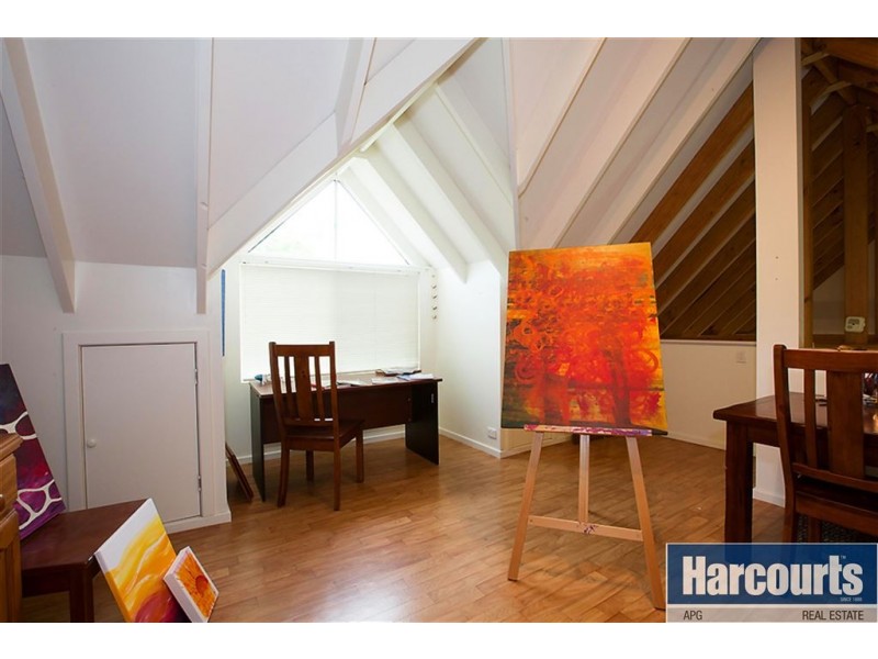 3 Hertford Elbow, College Grove WA 6230