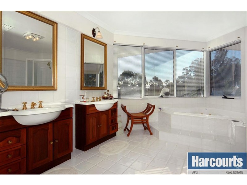 15 Trinity Rise, College Grove WA 6230