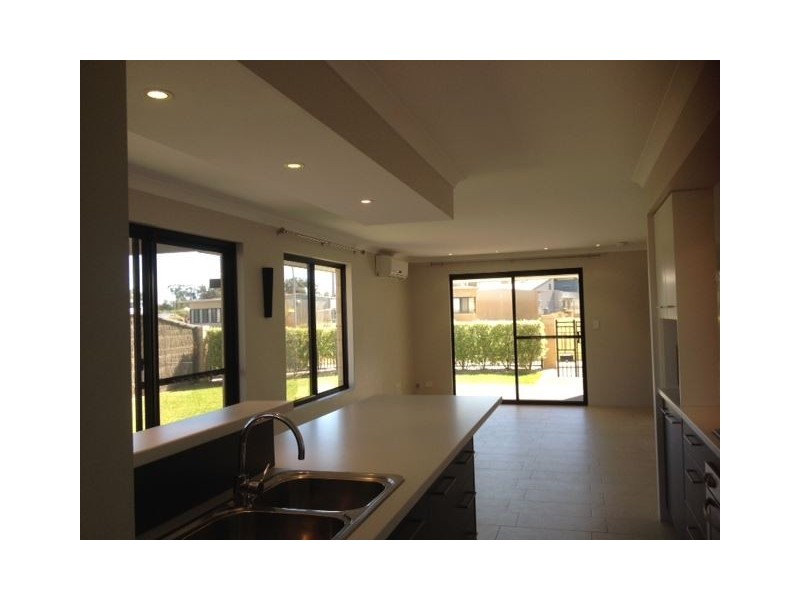 14 Oxley Pass, Dalyellup WA 6230