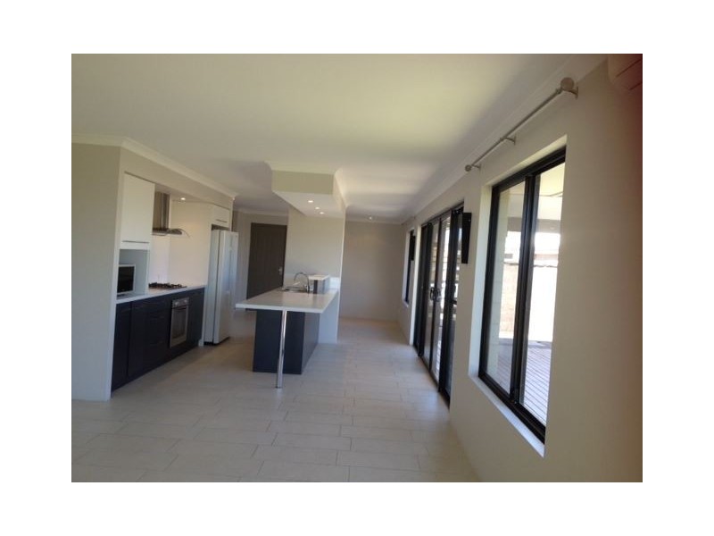 14 Oxley Pass, Dalyellup WA 6230