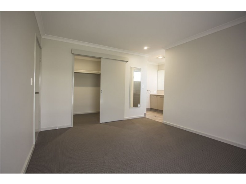 2/7 Nepean Turn, Millbridge WA 6232