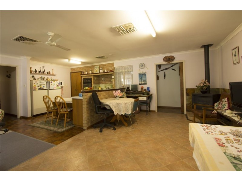 24 Windward Road, Leschenault WA 6233