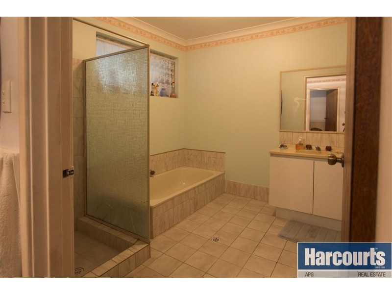 24 Windward Road, Leschenault WA 6233