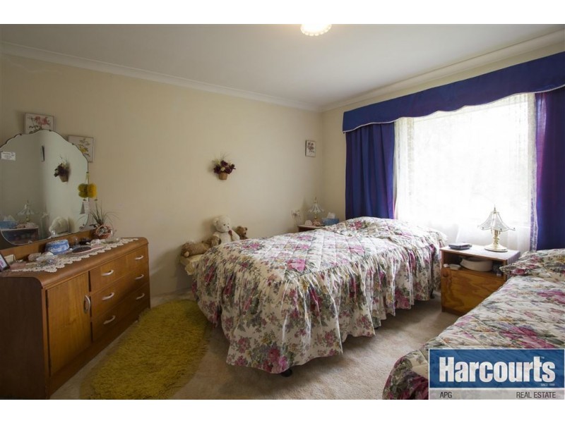 24 Windward Road, Leschenault WA 6233