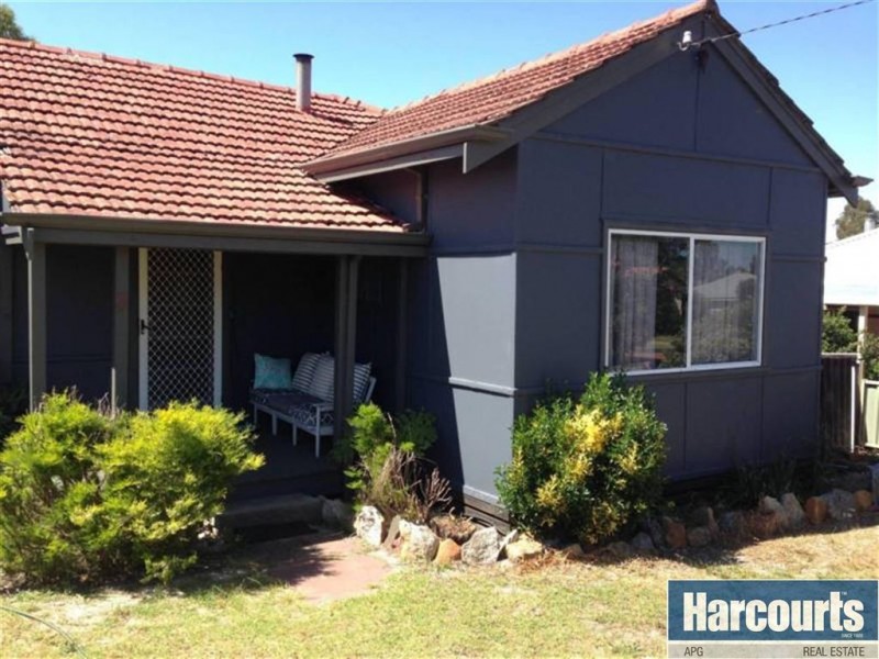6 Deakin Street, Collie WA 6225