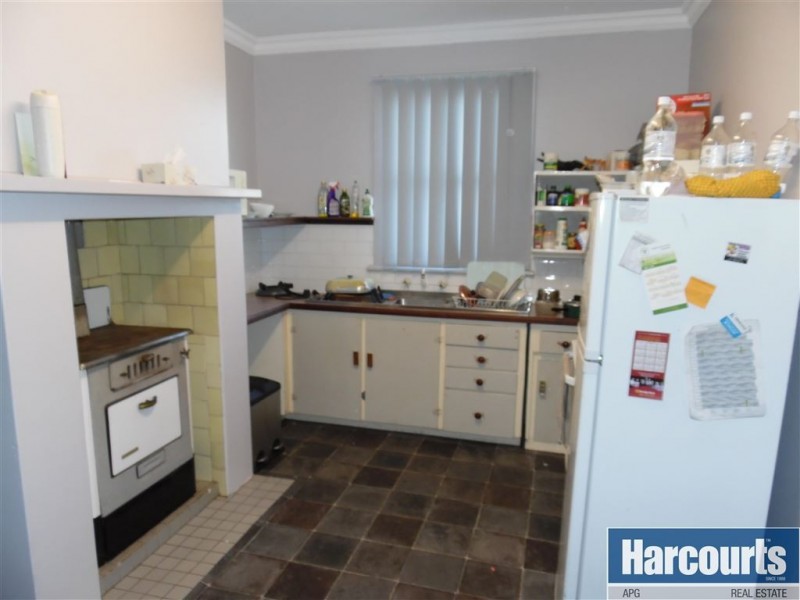 6 Deakin Street, Collie WA 6225