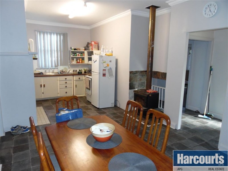 6 Deakin Street, Collie WA 6225