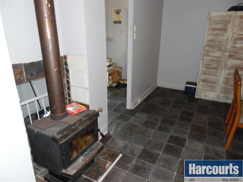 6 Deakin Street, Collie WA 6225