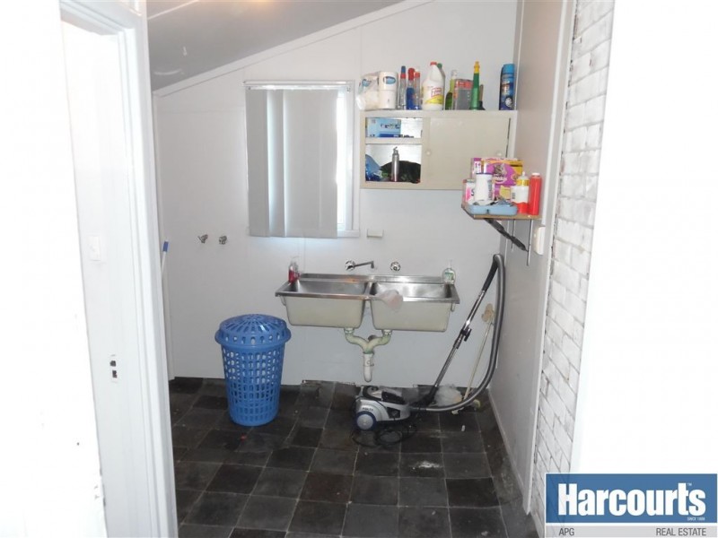 6 Deakin Street, Collie WA 6225