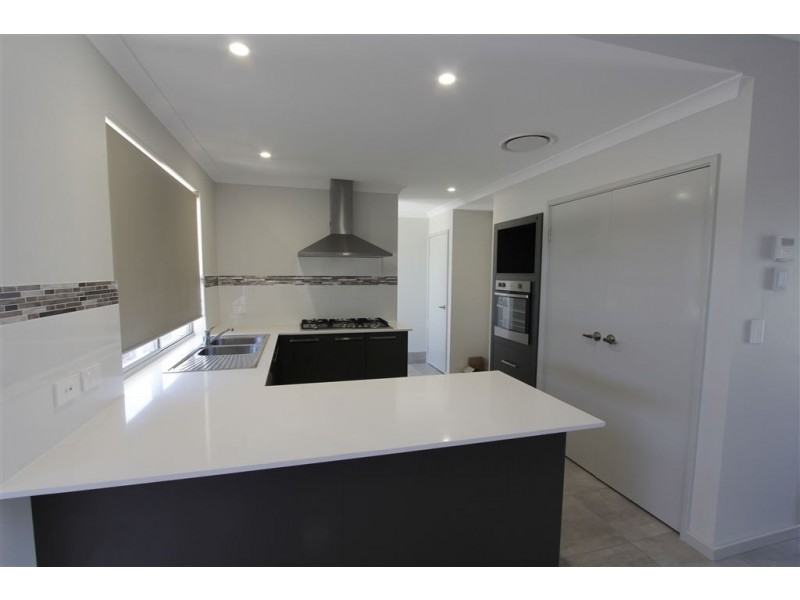 Unit 4/7 Nepean Turn, Millbridge WA 6232