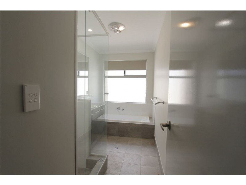 Unit 4/7 Nepean Turn, Millbridge WA 6232