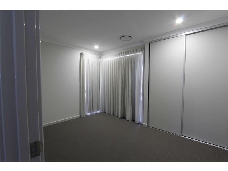 Unit 4/7 Nepean Turn, Millbridge WA 6232