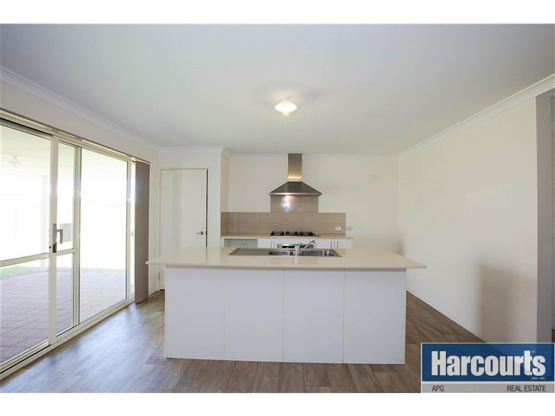 15 Waterford Way, Australind WA 6233
