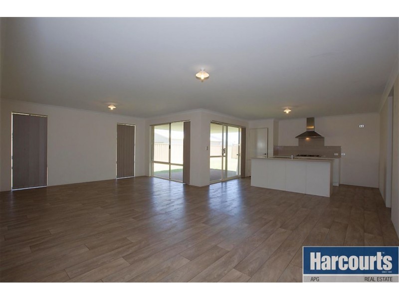 15 Waterford Way, Australind WA 6233