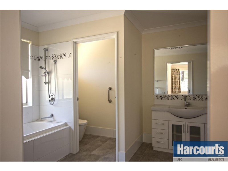 4 Marine Drive, Leschenault WA 6233