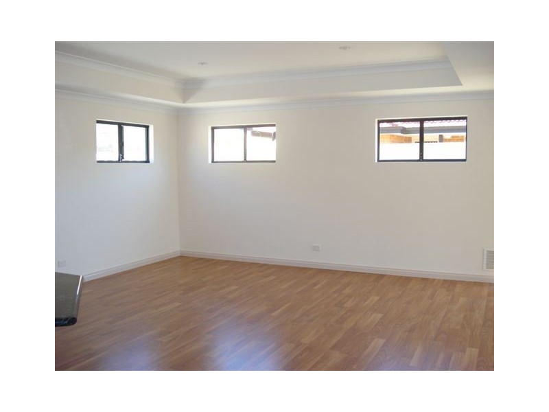 11 Eedle Street, Carey Park WA 6230