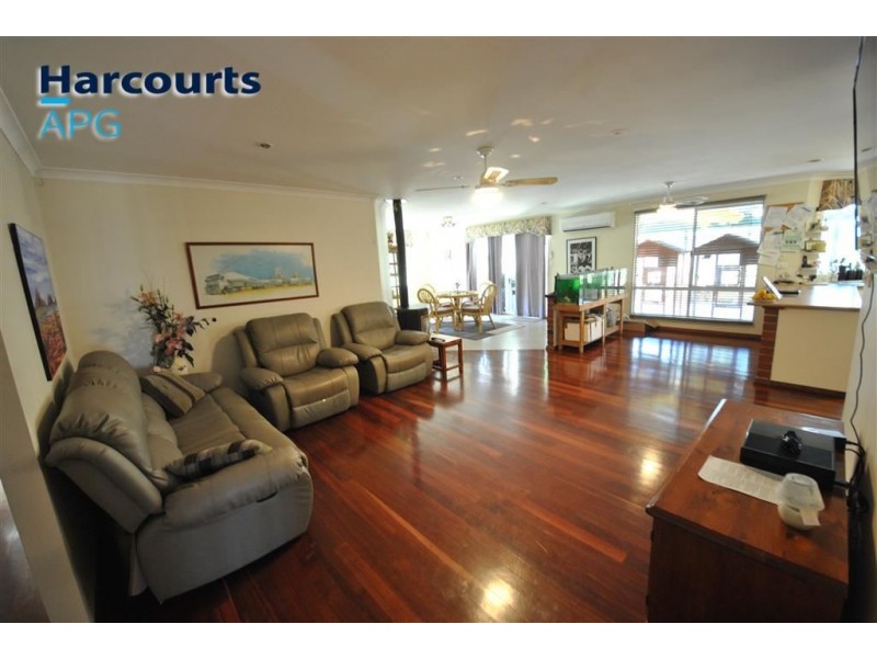 10 Christchurch Place, College Grove WA 6230