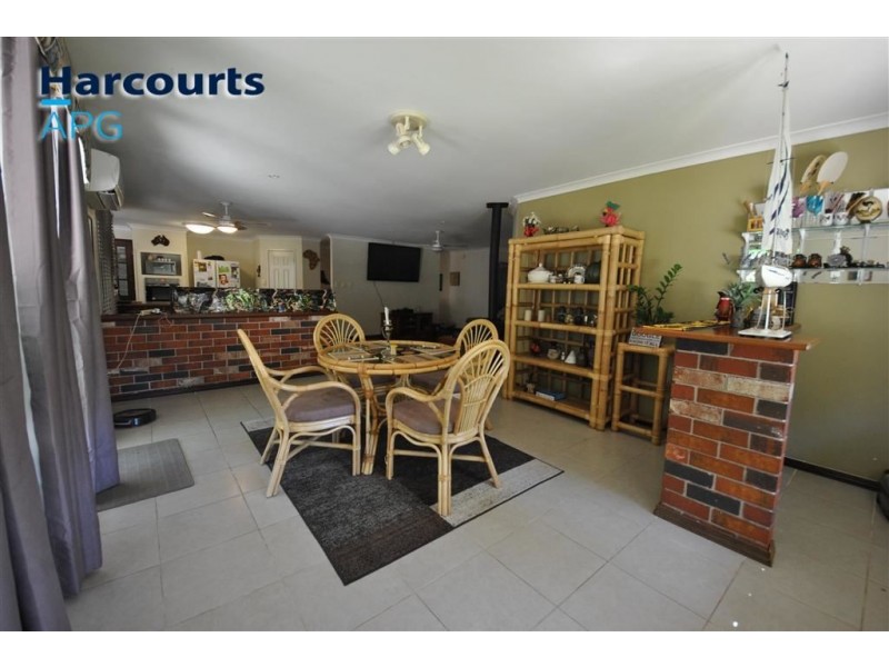 10 Christchurch Place, College Grove WA 6230