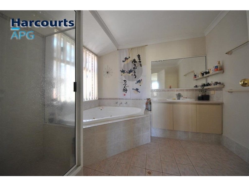 10 Christchurch Place, College Grove WA 6230