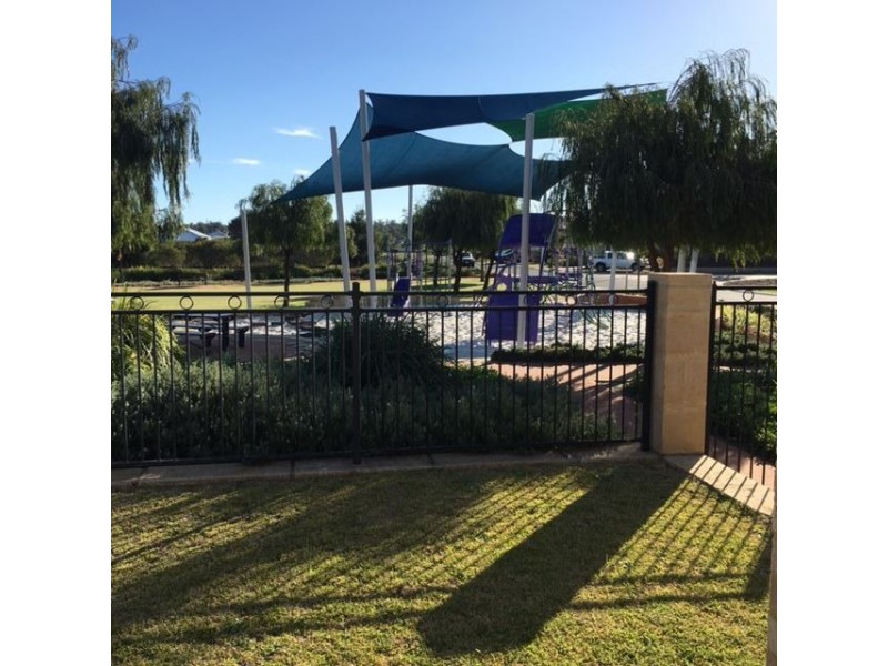 12 Neslite Road, Dalyellup WA 6230