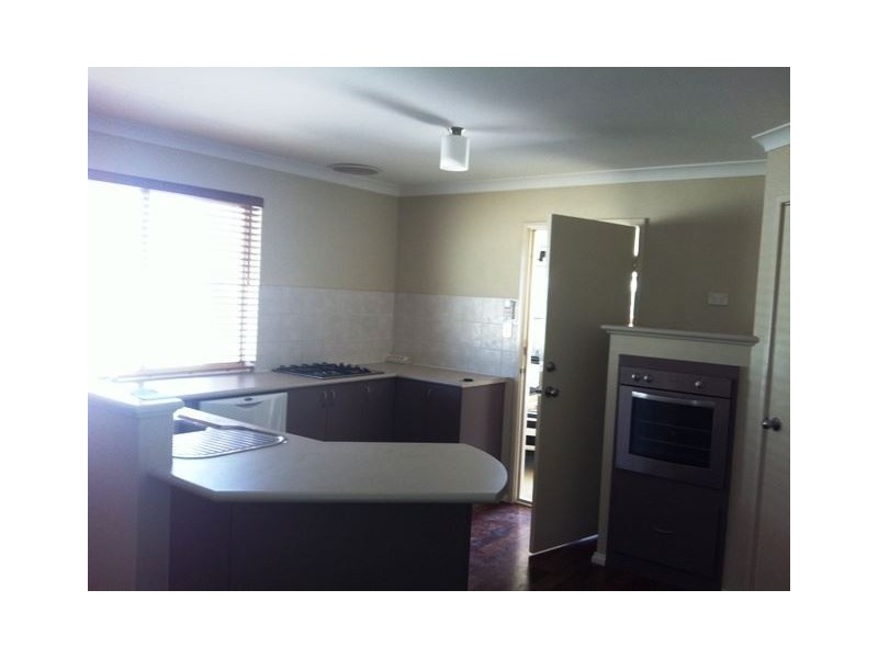 8 Sunstone Brce, Australind WA 6233