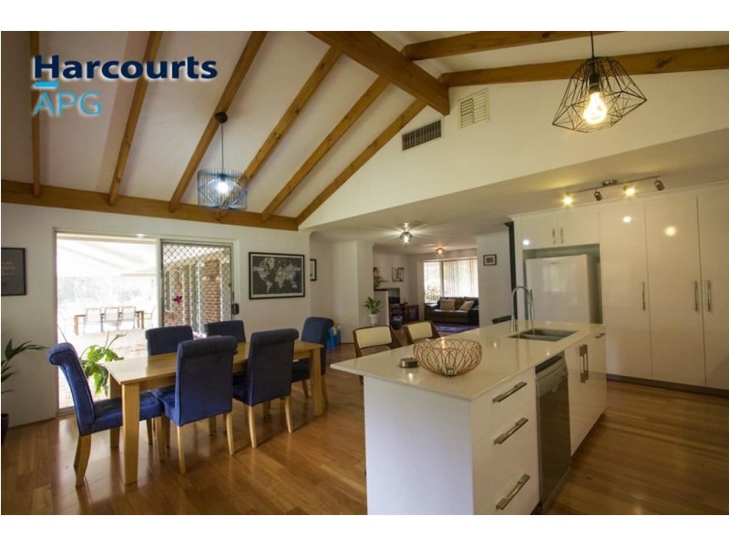 2 Wildflower Way, Leschenault WA 6233