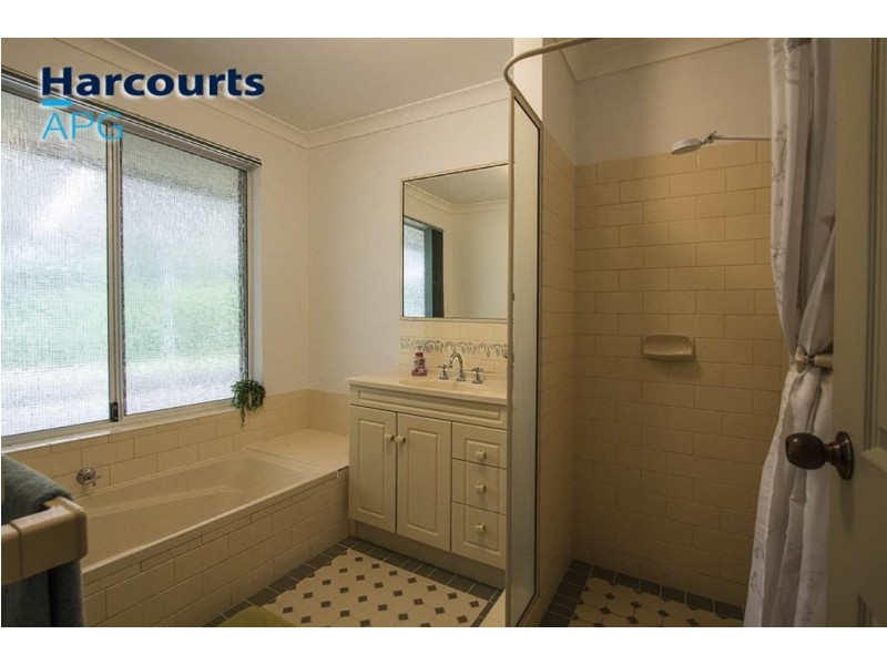 2 Wildflower Way, Leschenault WA 6233