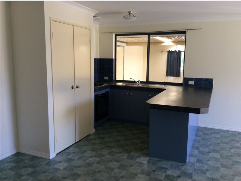 4 Pembroke Street, College Grove WA 6230