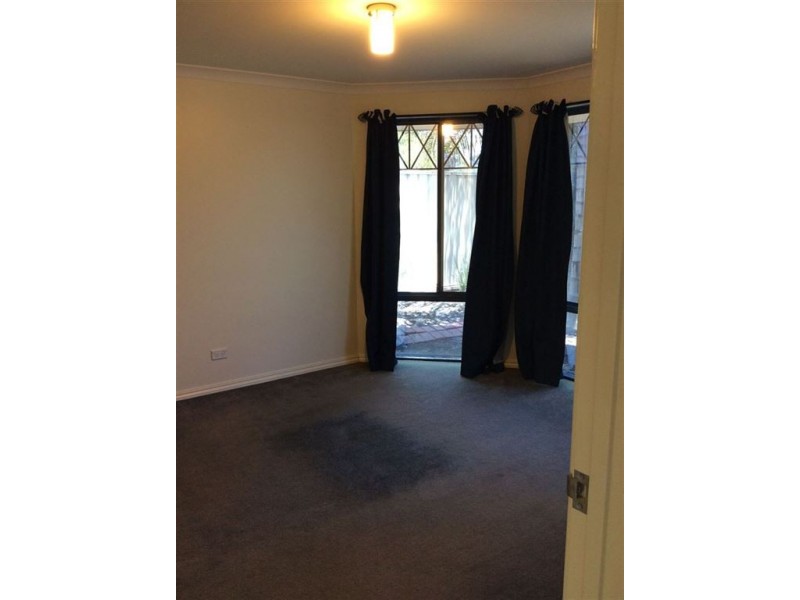 4 Pembroke Street, College Grove WA 6230