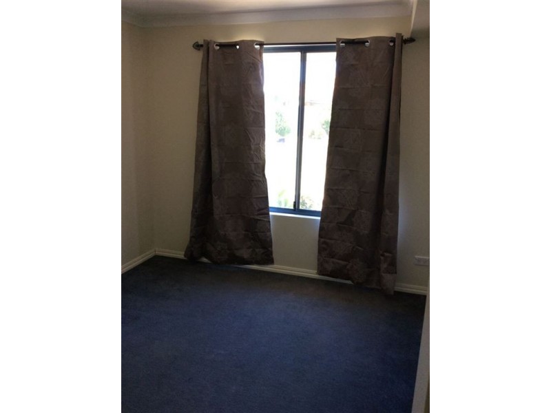 4 Pembroke Street, College Grove WA 6230