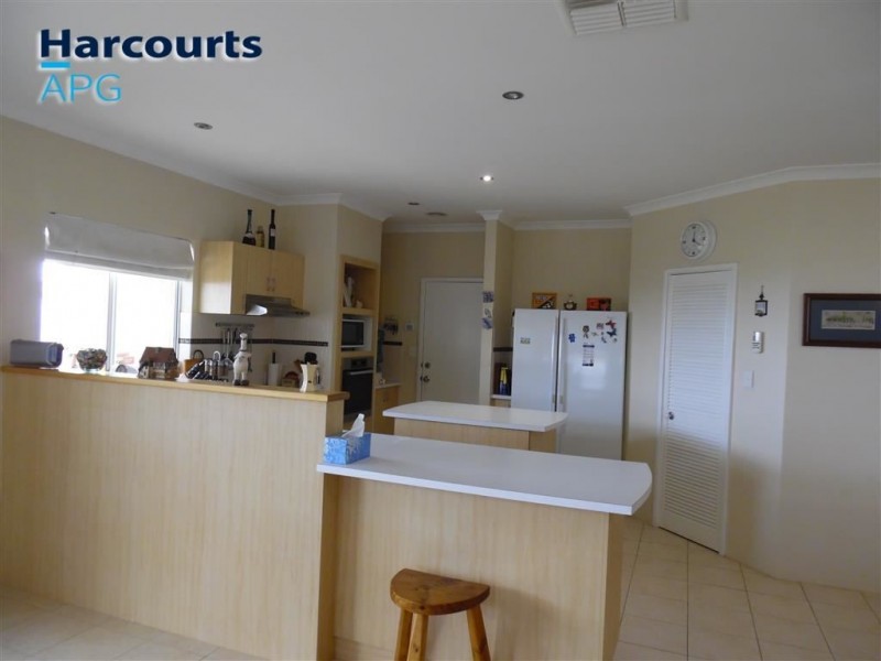 4 Gutmann Parkway, Dalyellup WA 6230
