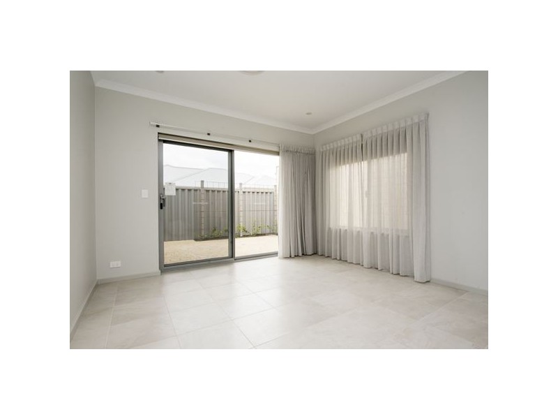 7/11 Nepean Turn, Millbridge WA 6232