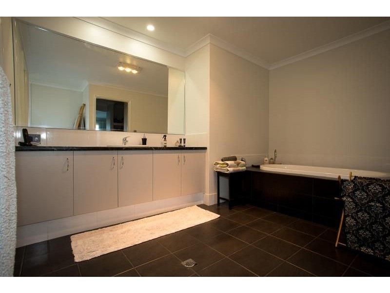 22 Gleneagles Way, Pelican Point WA 6230