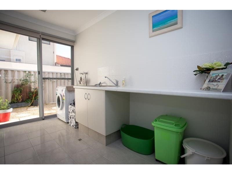 22 Gleneagles Way, Pelican Point WA 6230