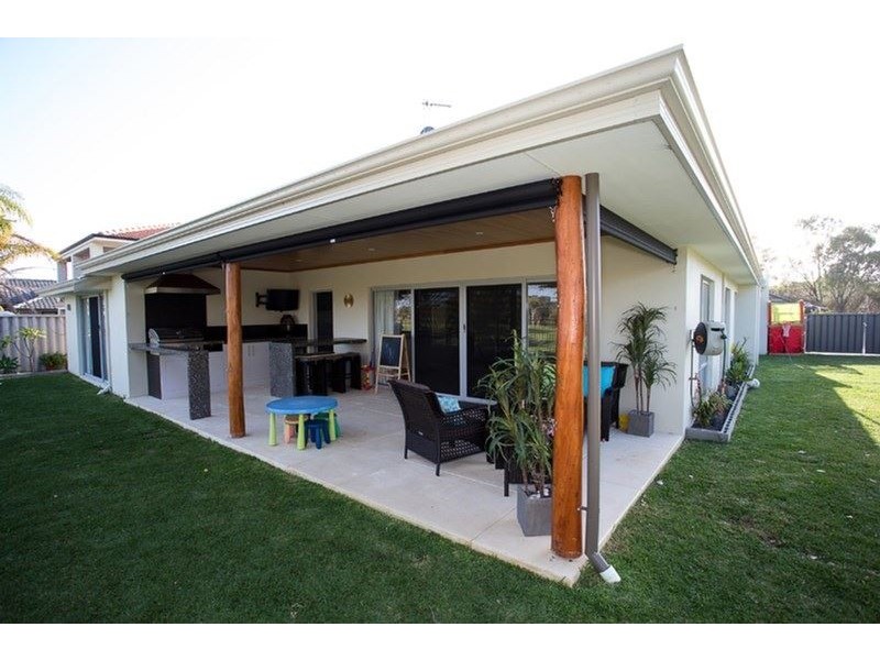 22 Gleneagles Way, Pelican Point WA 6230