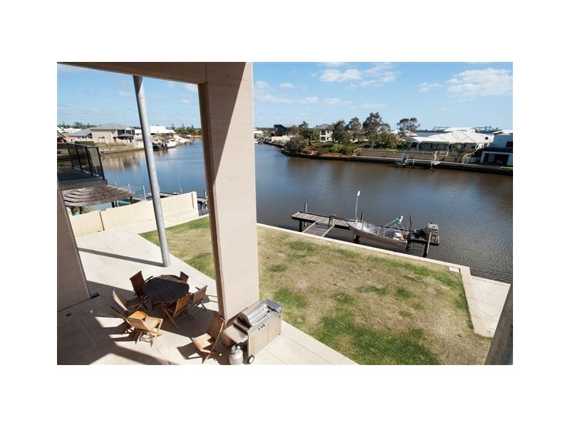 35 Portofino Crescent, Pelican Point WA 6230