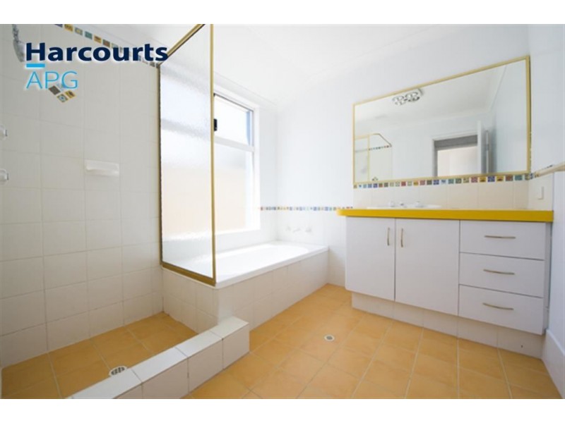 24 Wentworth Drive, Dalyellup WA 6230