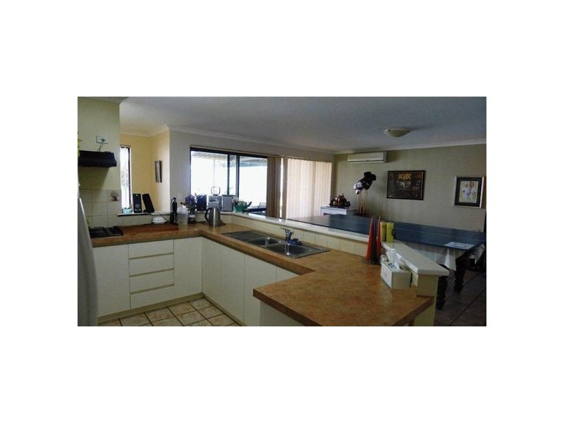 9 Cavendish Green, College Grove WA 6230