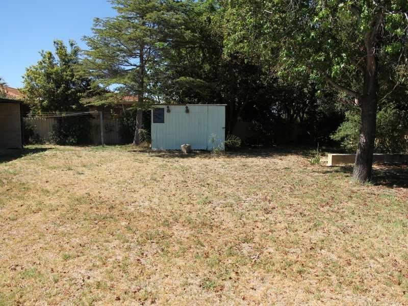 35 Hakea Crescent, South Bunbury WA 6230