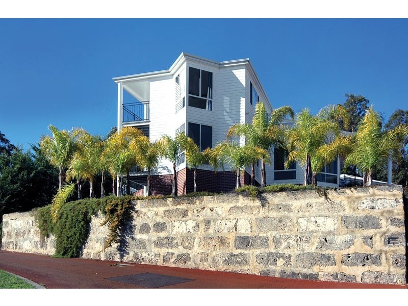 15 Trinity Rise, College Grove WA 6230