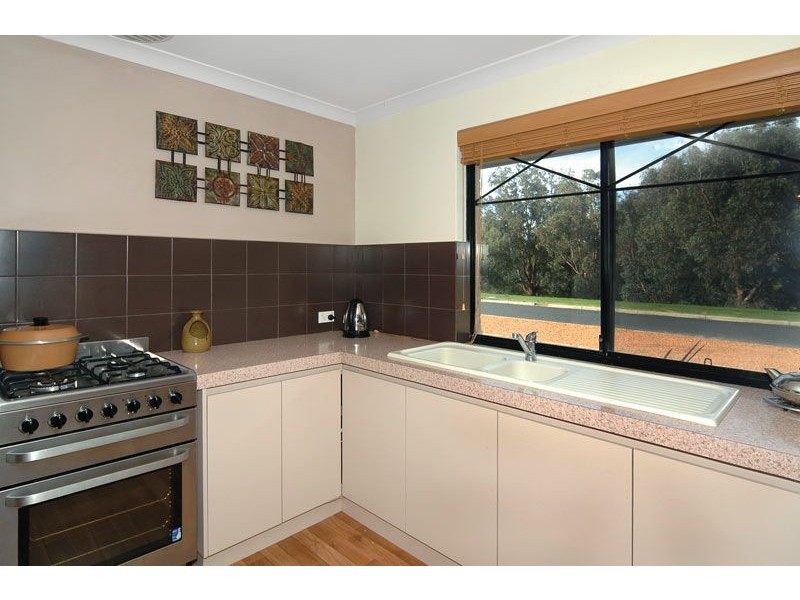 8 Gaudin Way, Australind WA 6233