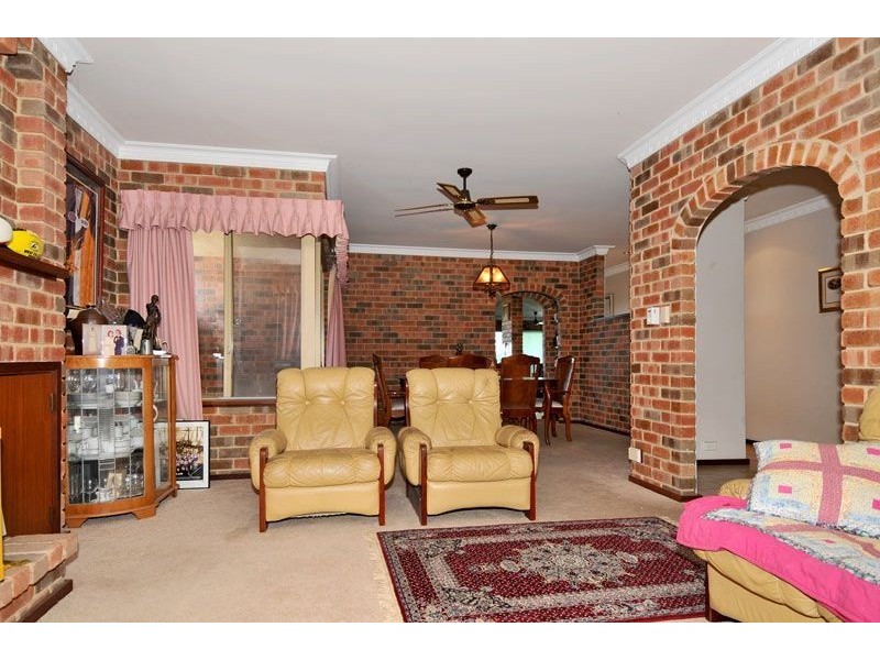 42 Eagle Crescent, Eaton WA 6232