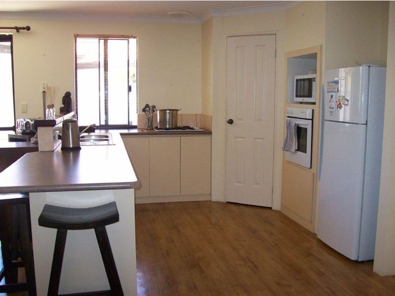 a/3 Sea shore Mews, South Bunbury WA 6230