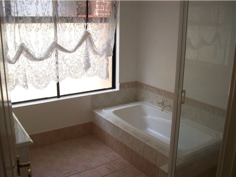 25 Darwin Way, College Grove WA 6230